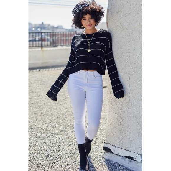 Round Neck Long Sleeve Striped Cropped Sweater - Picture 5 of 6